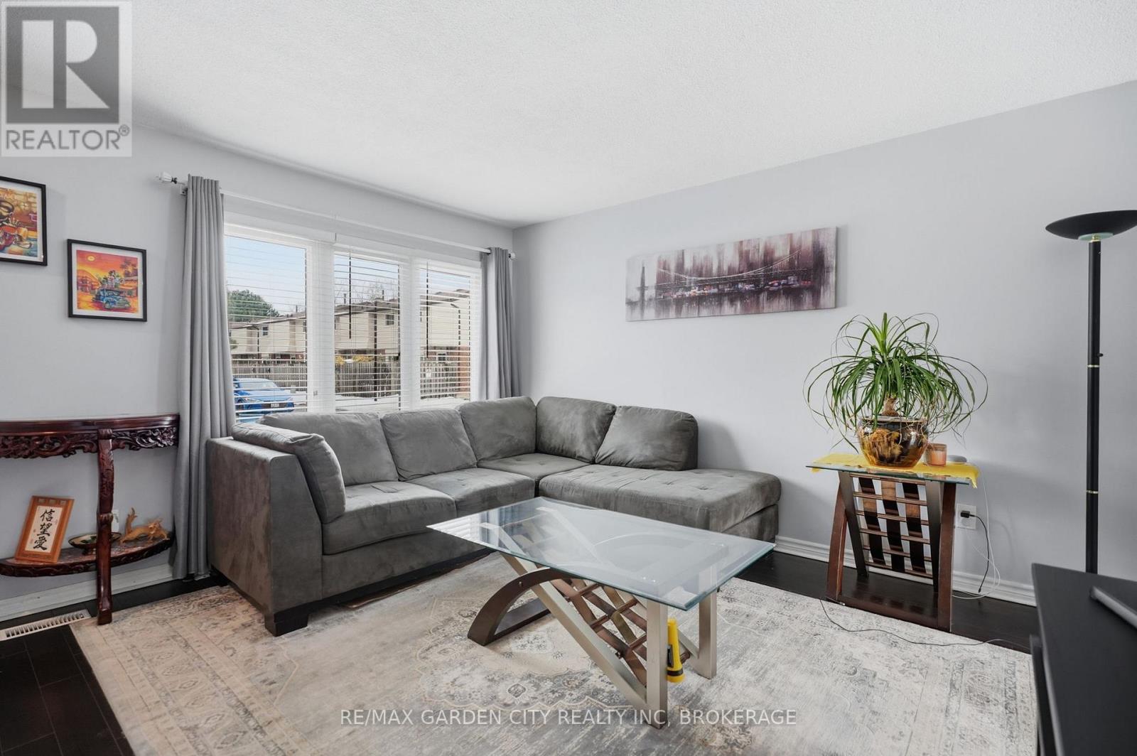 29 - 2 Weiden Street, St. Catharines, Ontario  L2M 6W5 - Photo 5 - X12796344