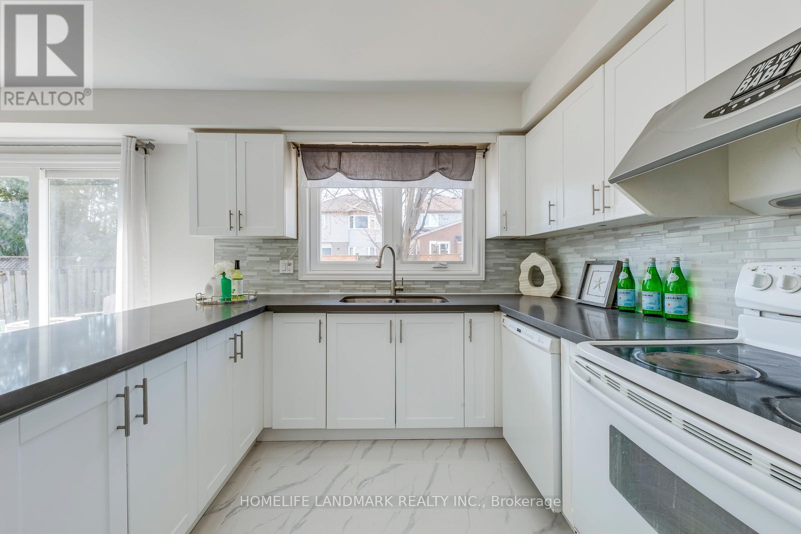 5816 Greensboro Drive, Mississauga, Ontario  L5M 5T1 - Photo 14 - W12796384