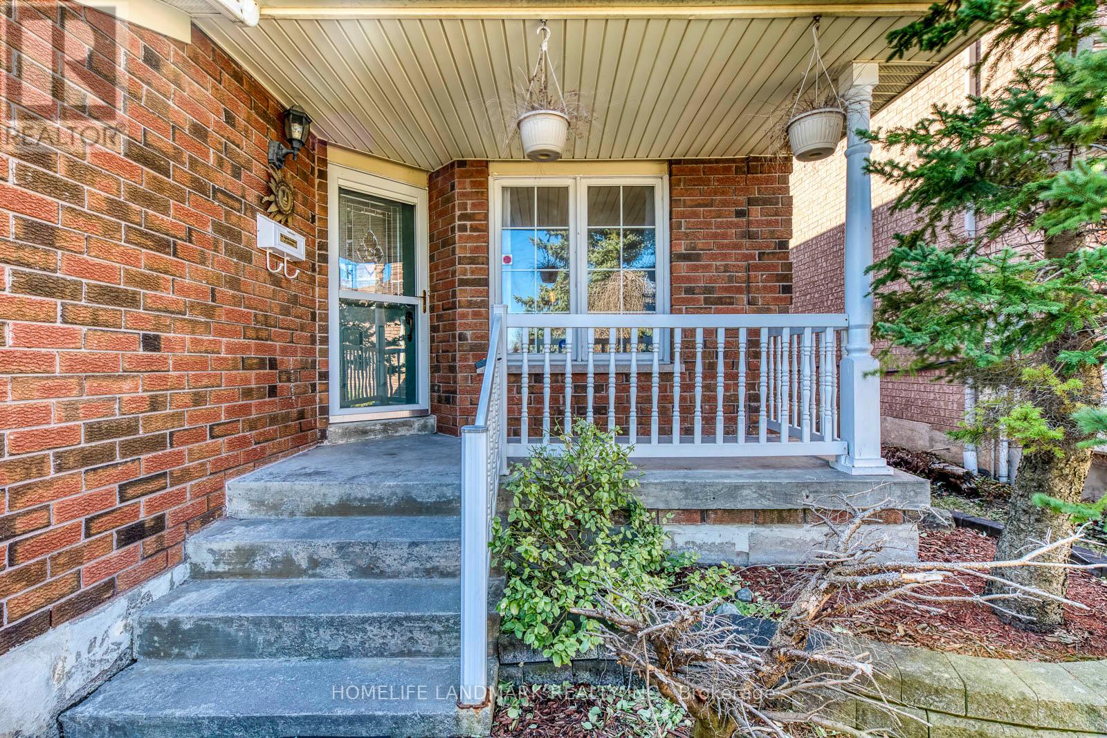 5816 Greensboro Drive, Mississauga, Ontario  L5M 5T1 - Photo 3 - W12796384