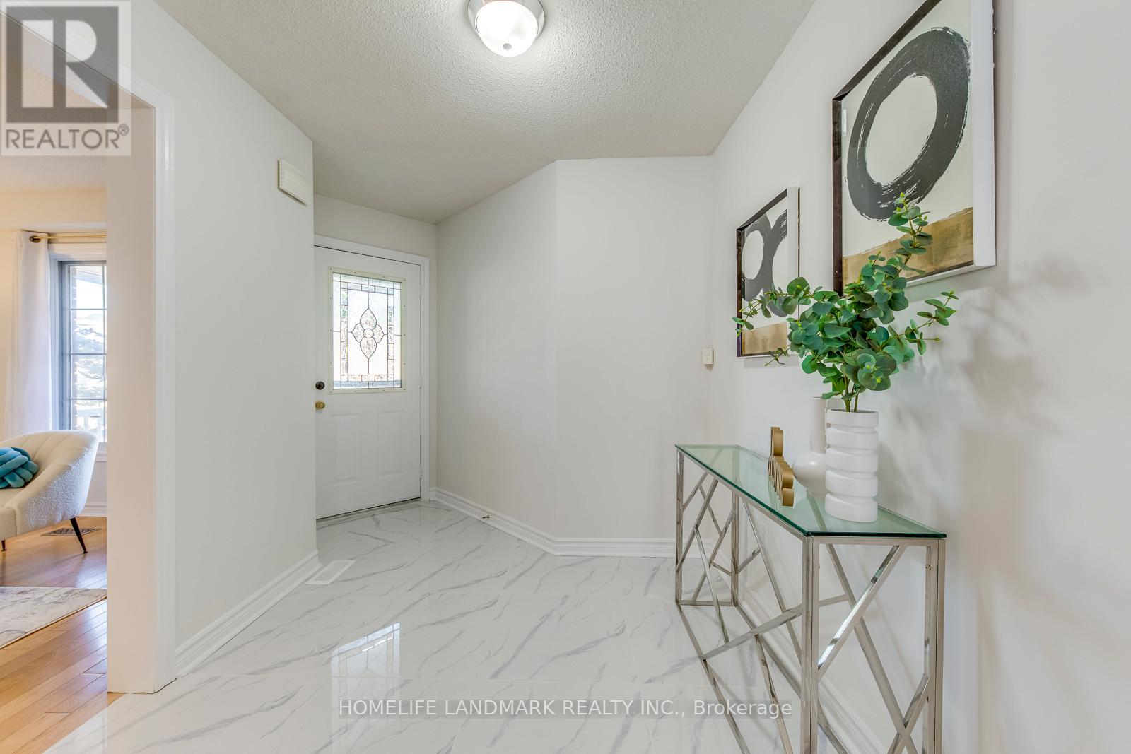 5816 Greensboro Drive, Mississauga, Ontario  L5M 5T1 - Photo 5 - W12796384