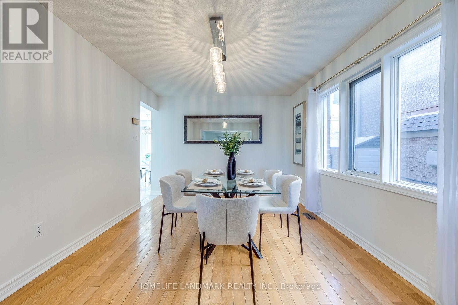 5816 Greensboro Drive, Mississauga, Ontario  L5M 5T1 - Photo 8 - W12796384