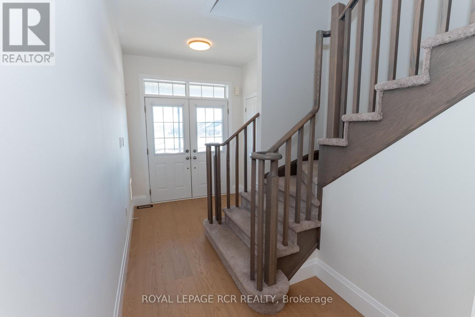 206 Barnett Drive, Shelburne, Ontario  L9V 3X1 - Photo 4 - X12796392