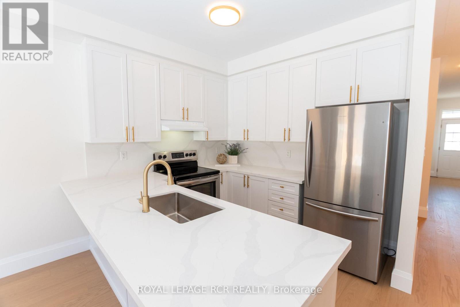 206 Barnett Drive, Shelburne, Ontario  L9V 3X1 - Photo 5 - X12796392