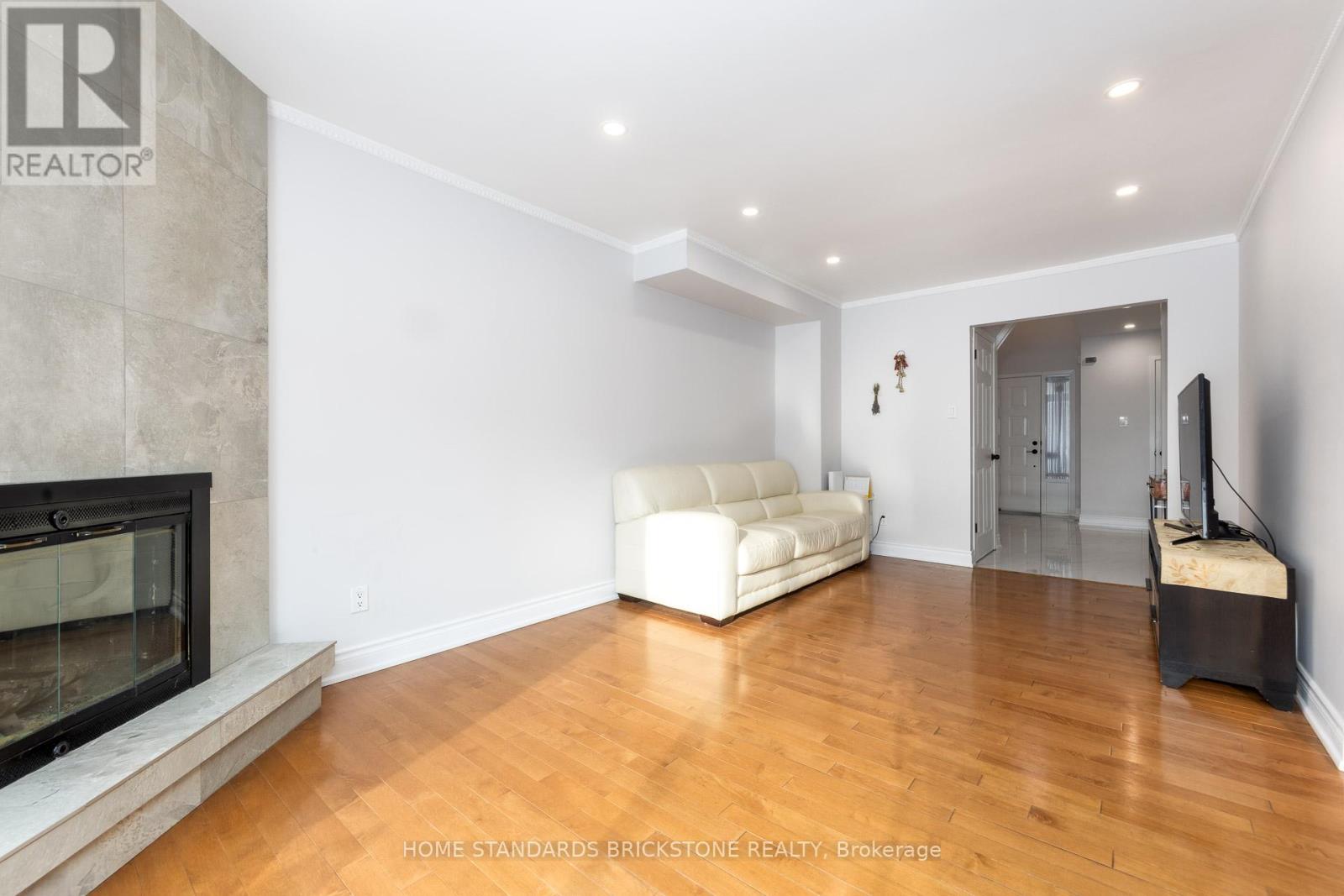 8 Royal Colwood Court, Vaughan, Ontario  L4K 2J3 - Photo 13 - N12796410