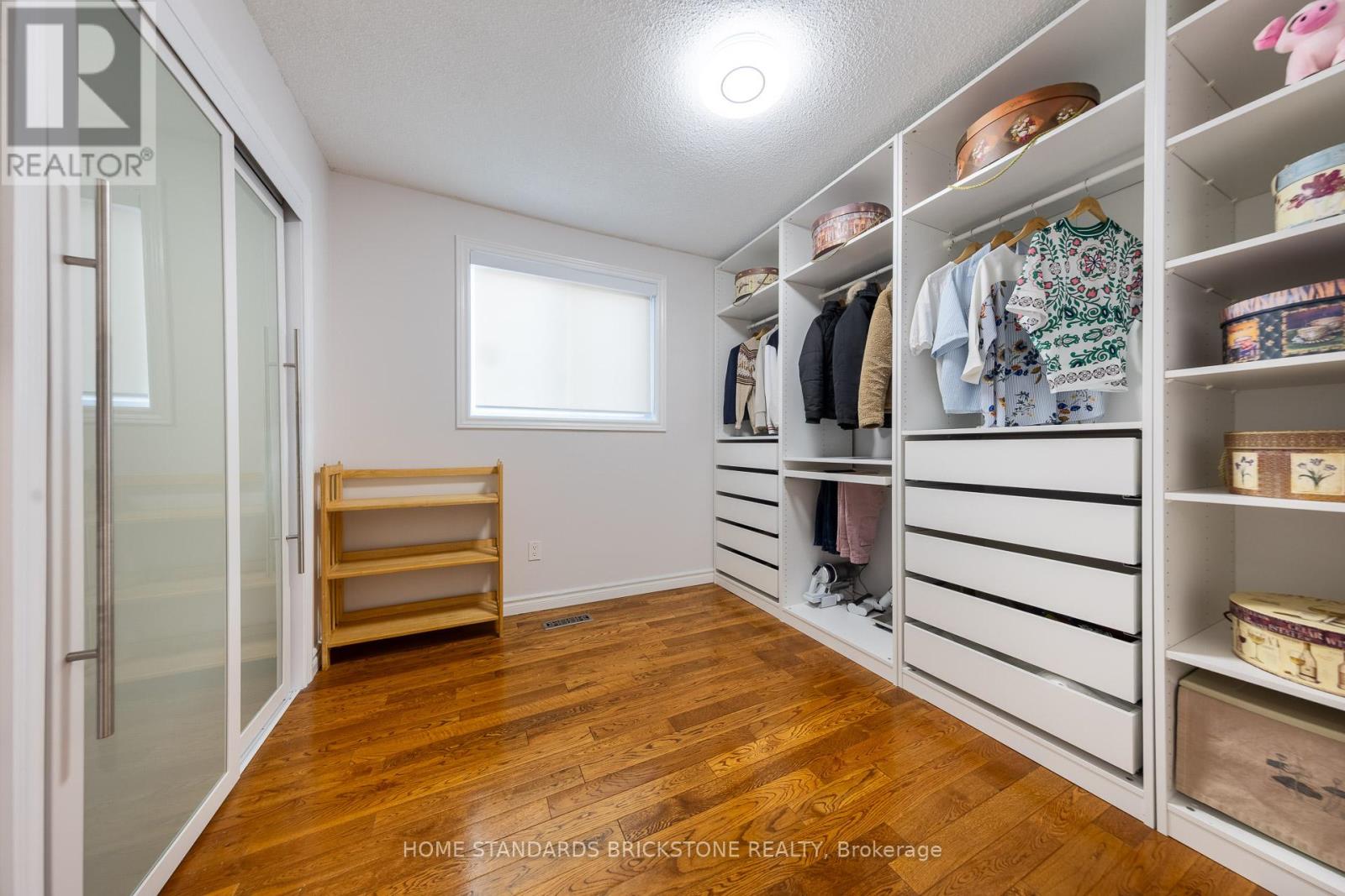 8 Royal Colwood Court, Vaughan, Ontario  L4K 2J3 - Photo 23 - N12796410