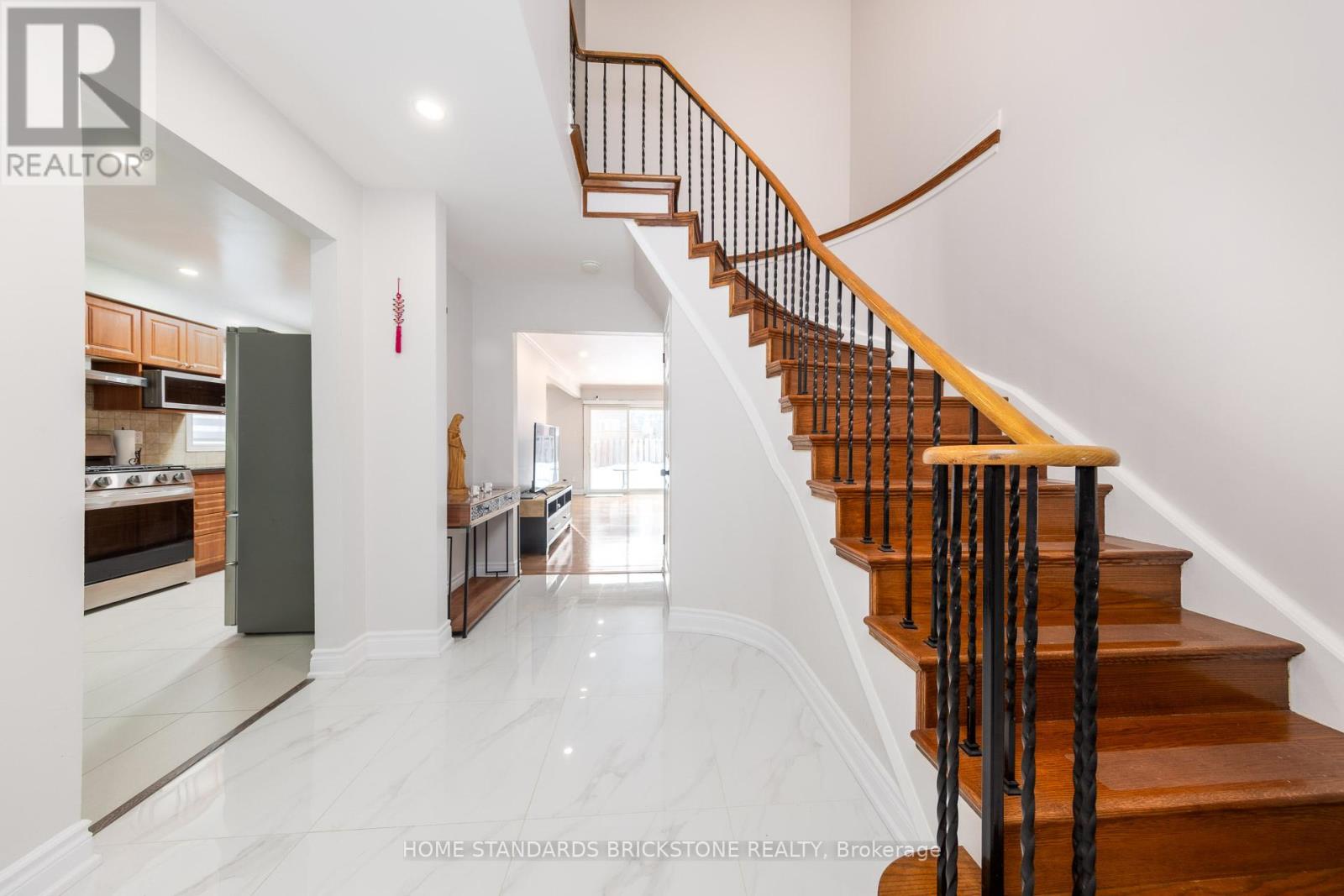 8 Royal Colwood Court, Vaughan, Ontario  L4K 2J3 - Photo 3 - N12796410