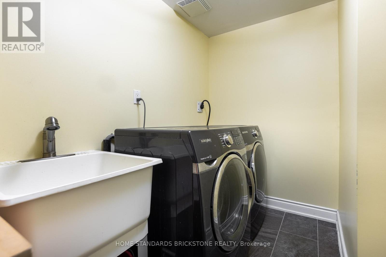 8 Royal Colwood Court, Vaughan, Ontario  L4K 2J3 - Photo 36 - N12796410