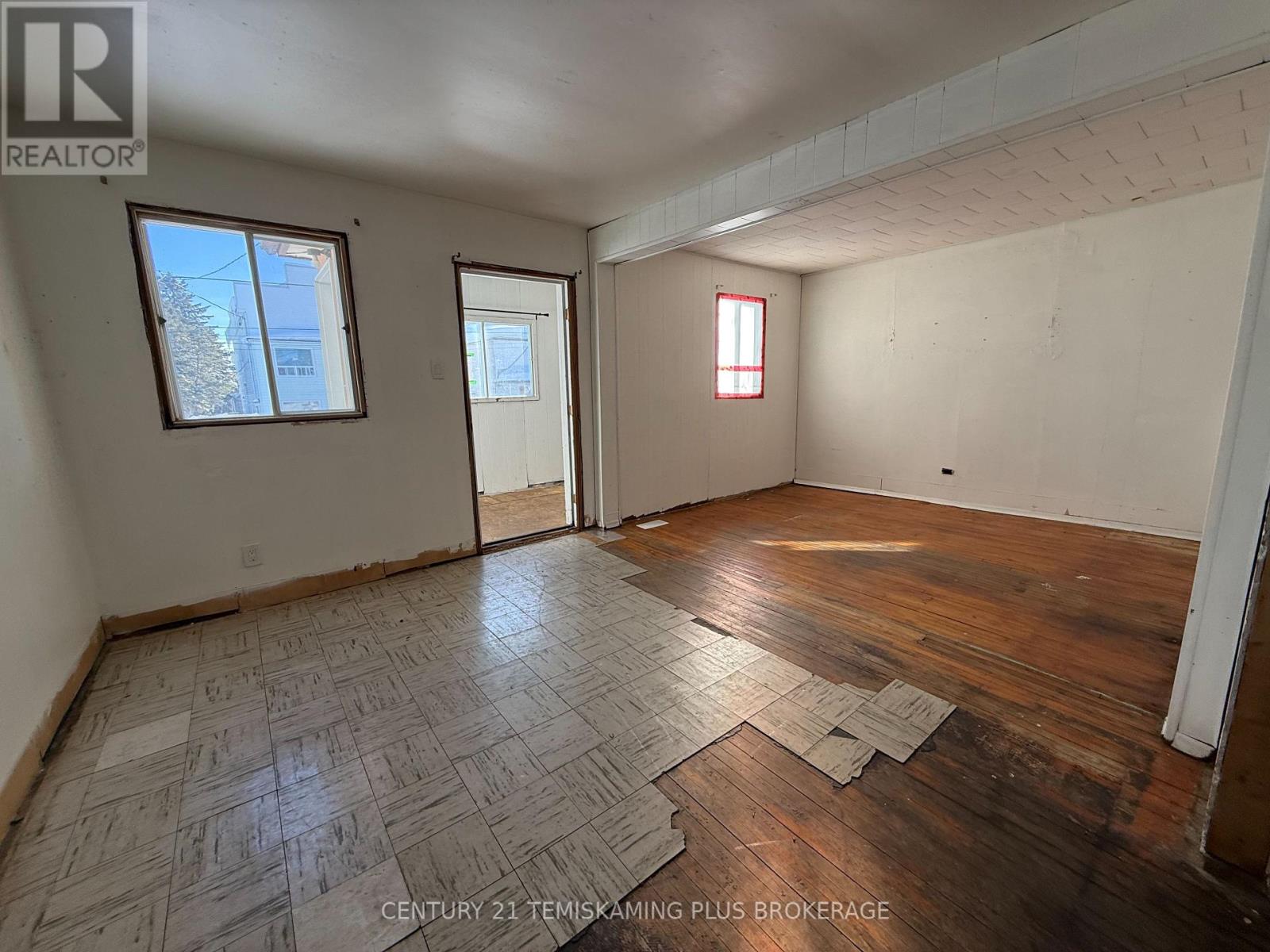 47 Hudson Bay Avenue, Kirkland Lake (Kl & Area), Ontario  P2N 2J1 - Photo 3 - T12796460