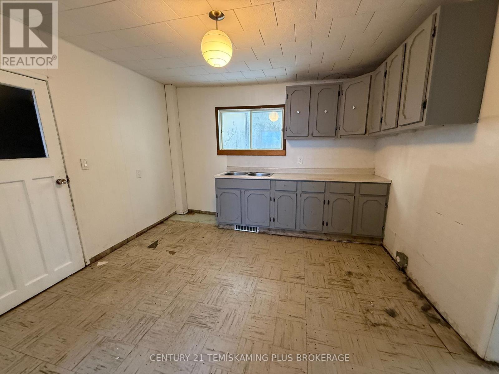 47 Hudson Bay Avenue, Kirkland Lake (Kl & Area), Ontario  P2N 2J1 - Photo 7 - T12796460