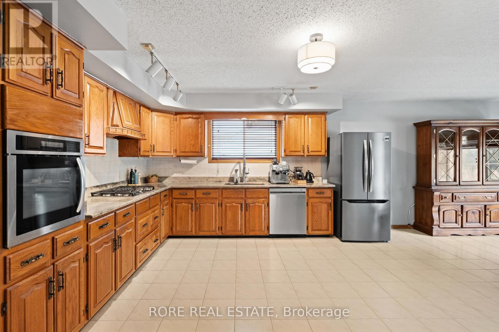 181 Gilmore Road, Fort Erie, Ontario  L2A 2M2 - Photo 6 - X12796428