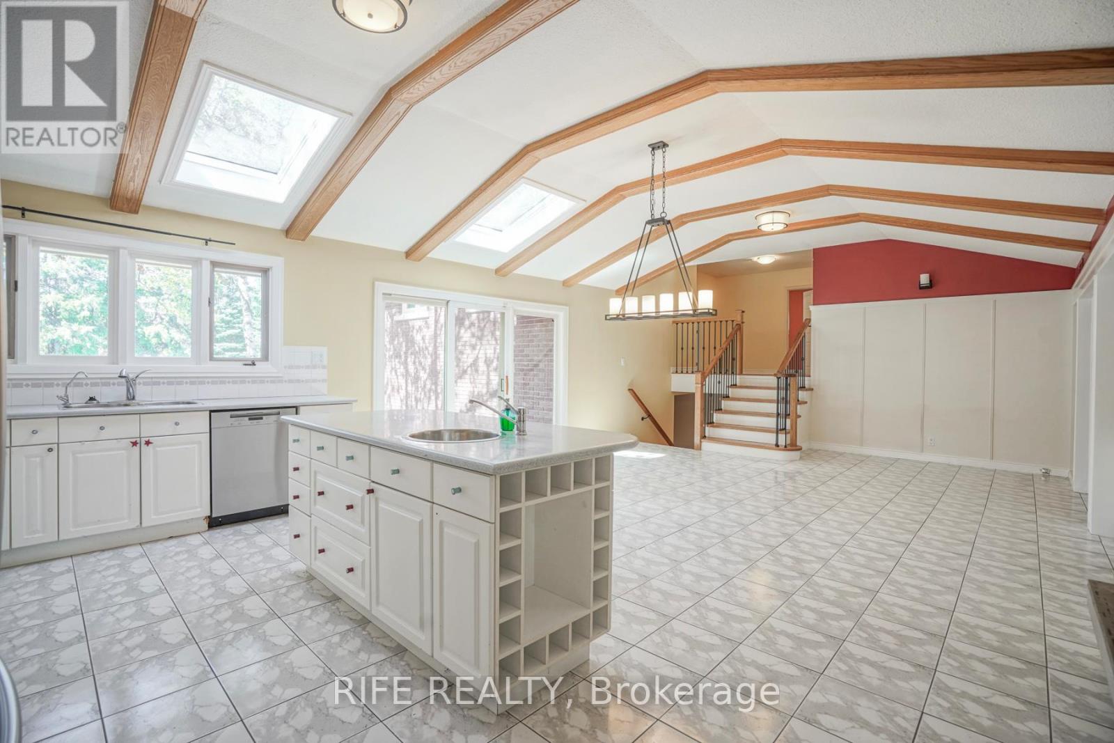 28 Wembley Avenue, Markham, Ontario  L3R 2A9 - Photo 10 - N12796450