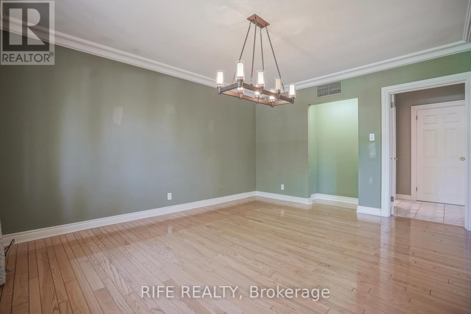 28 Wembley Avenue, Markham, Ontario  L3R 2A9 - Photo 7 - N12796450