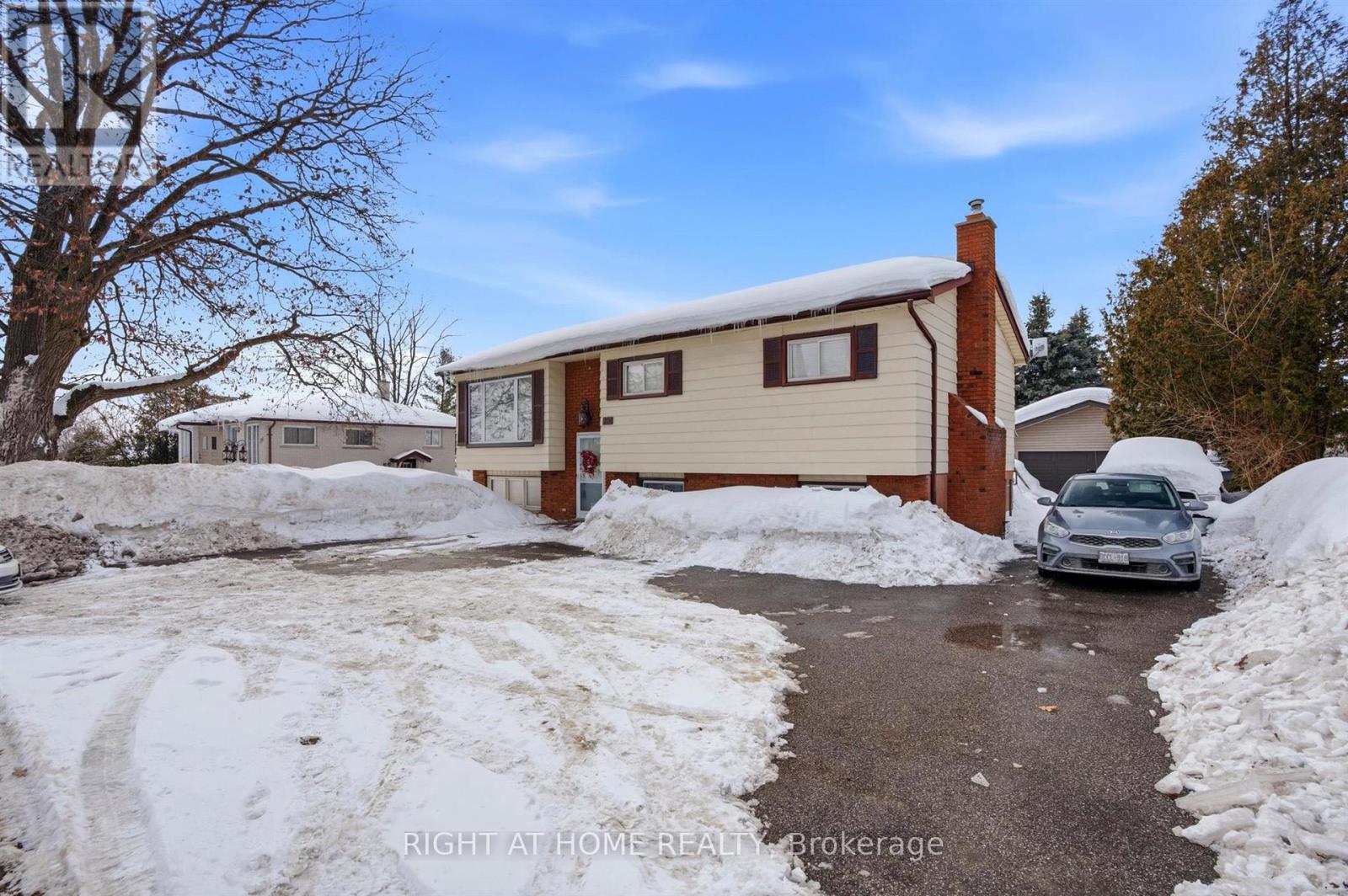 198 Ferndale Drive N, Barrie, Ontario  L4N 9W2 - Photo 2 - S12796456