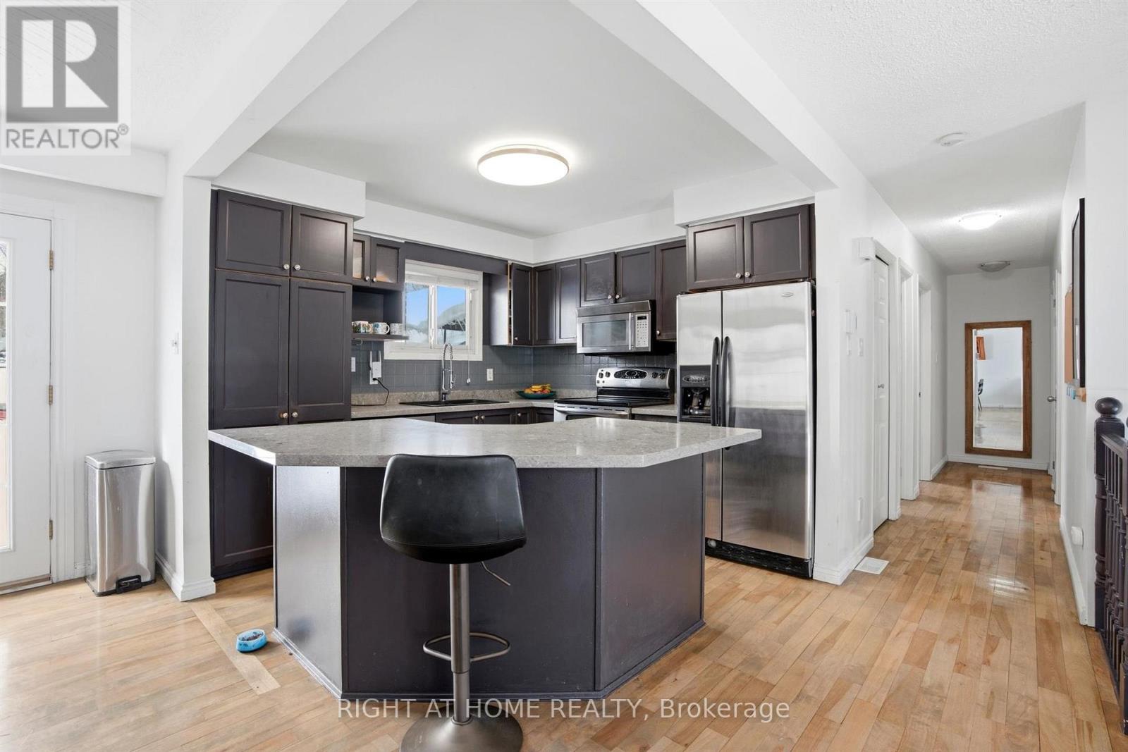 198 Ferndale Drive N, Barrie, Ontario  L4N 9W2 - Photo 4 - S12796456