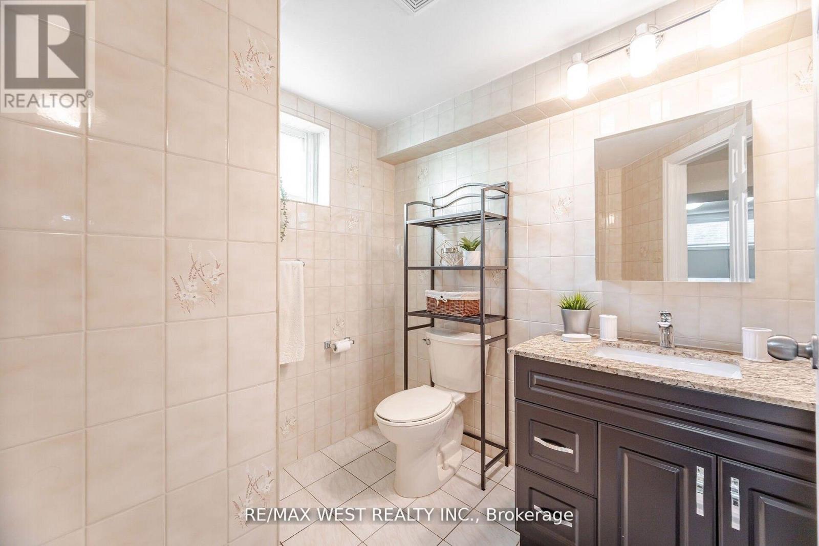 17 Malcolm Crescent, Brampton (Central Park), Ontario  L6S 3C7 - Photo 21 - W12794084