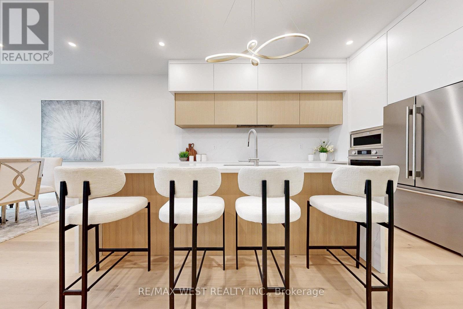 4 - 2639 R Dundas Street W, Toronto, Ontario  M6P 1X9 - Photo 11 - W12796436