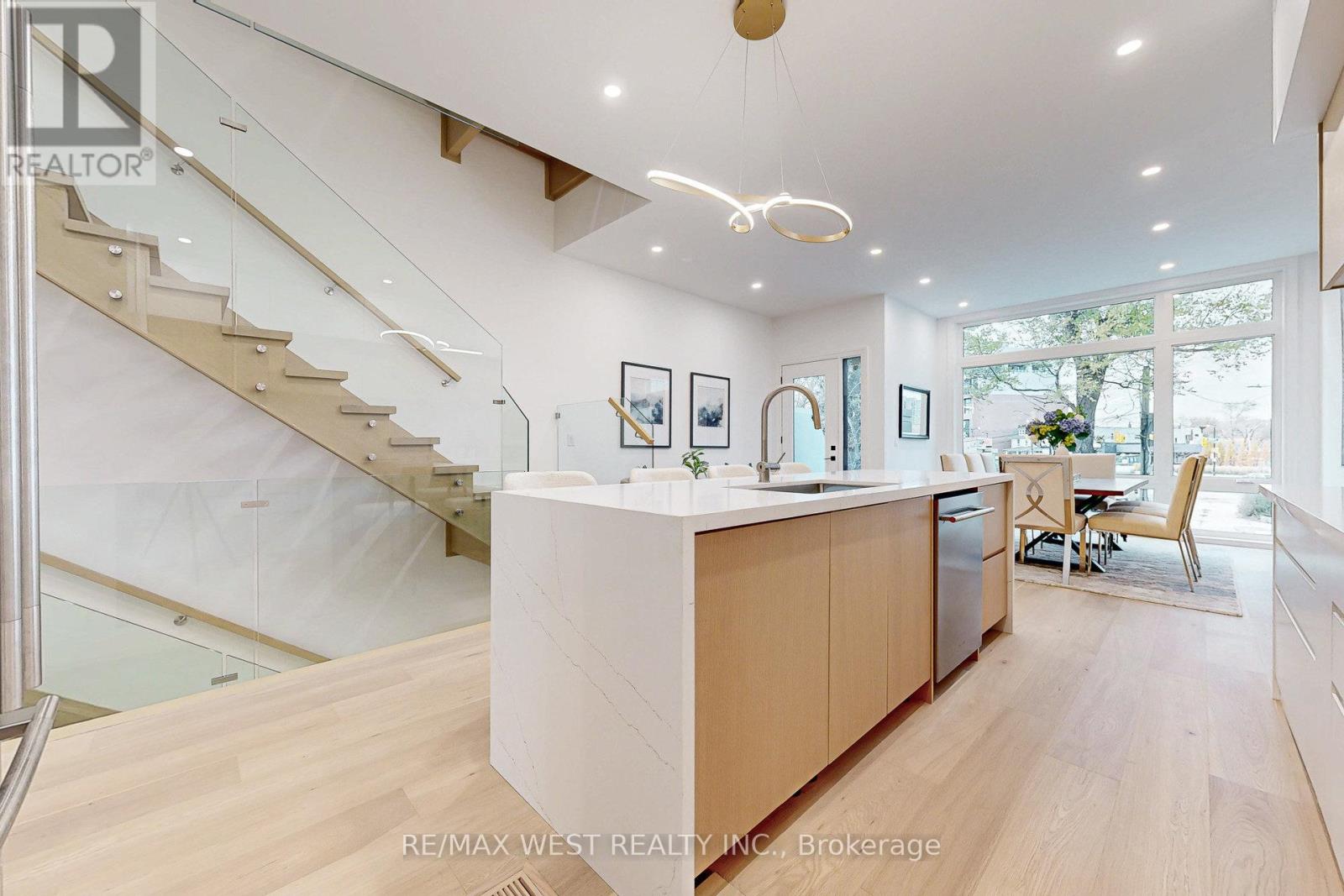 4 - 2639 R Dundas Street W, Toronto, Ontario  M6P 1X9 - Photo 13 - W12796436