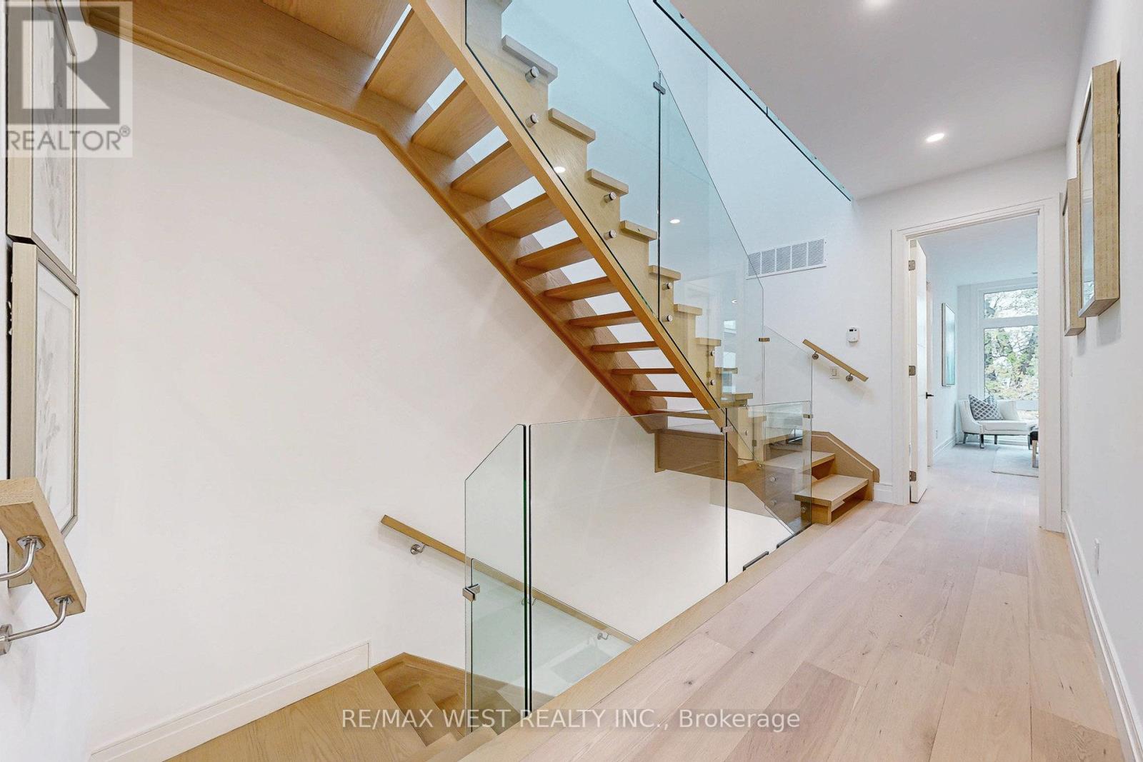 4 - 2639 R Dundas Street W, Toronto, Ontario  M6P 1X9 - Photo 34 - W12796436