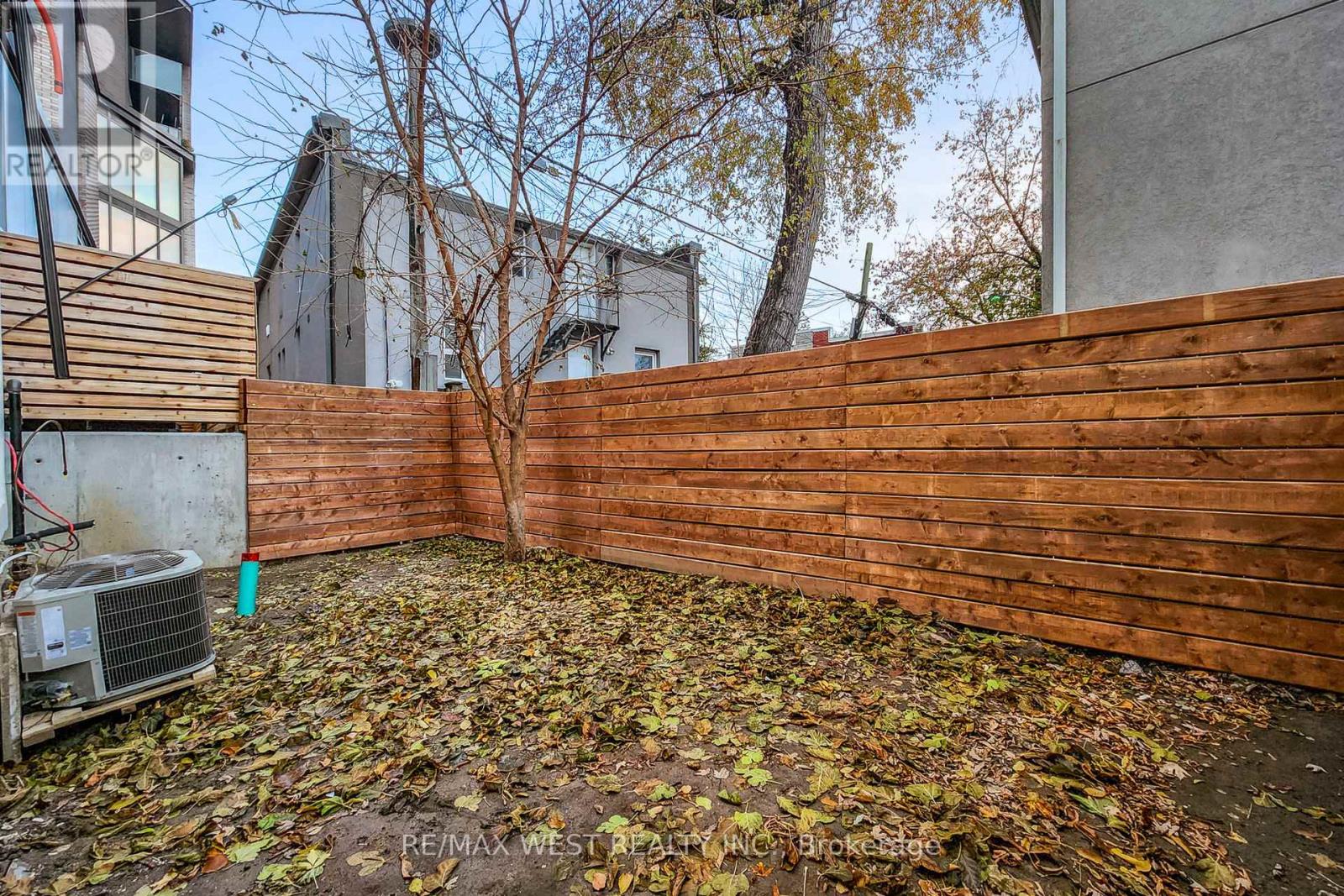 4 - 2639 R Dundas Street W, Toronto, Ontario  M6P 1X9 - Photo 43 - W12796436