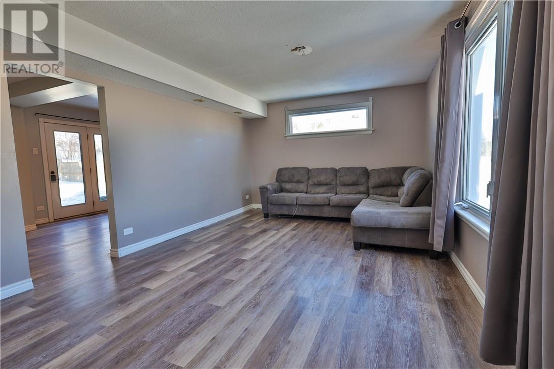 258 Eleventh Avenue, Lively, Ontario  P3Y 1M7 - Photo 5 - 2126472