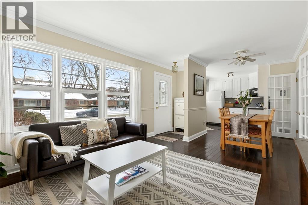 2067 Maplewood Drive, Burlington, Ontario  L7R 2C6 - Photo 4 - 40805859