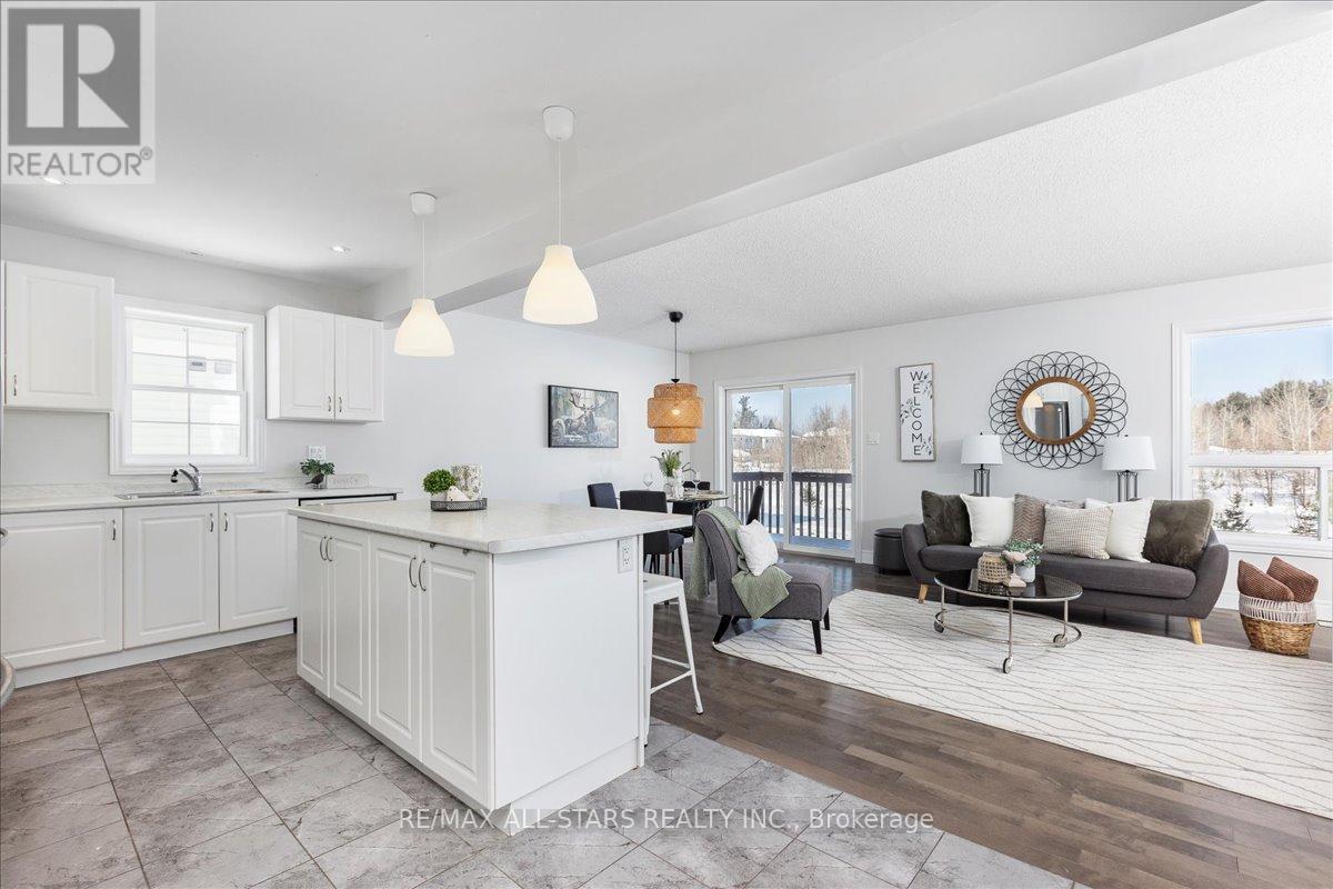 81 Douglas Drive, Bracebridge, Ontario  P1L 0L3 - Photo 4 - X12796452