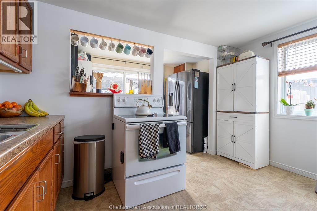 42 Reaume Avenue, Wallaceburg, Ontario  N8A 1B6 - Photo 9 - 26002805