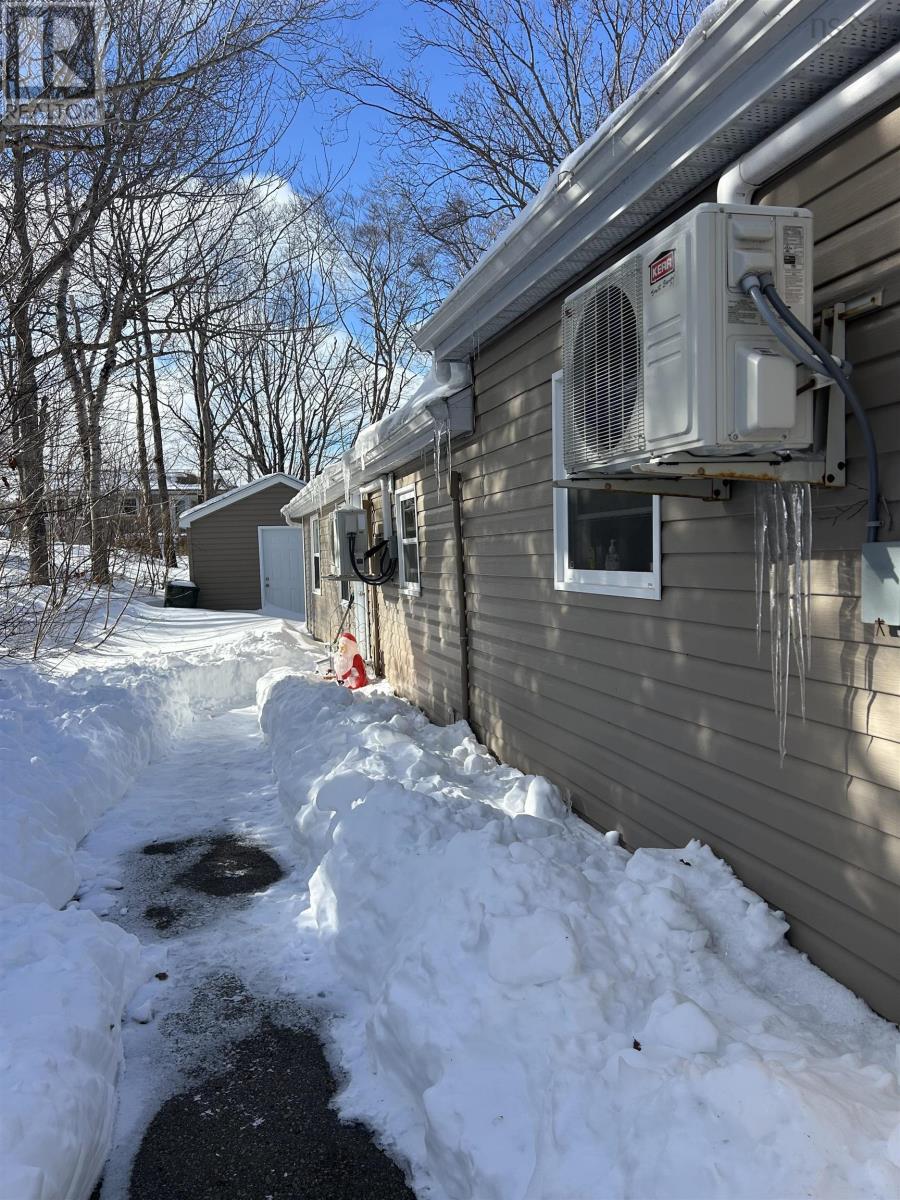 24 Rosemount Drive, Sydney, Nova Scotia  B1S 1W5 - Photo 2 - 202602916