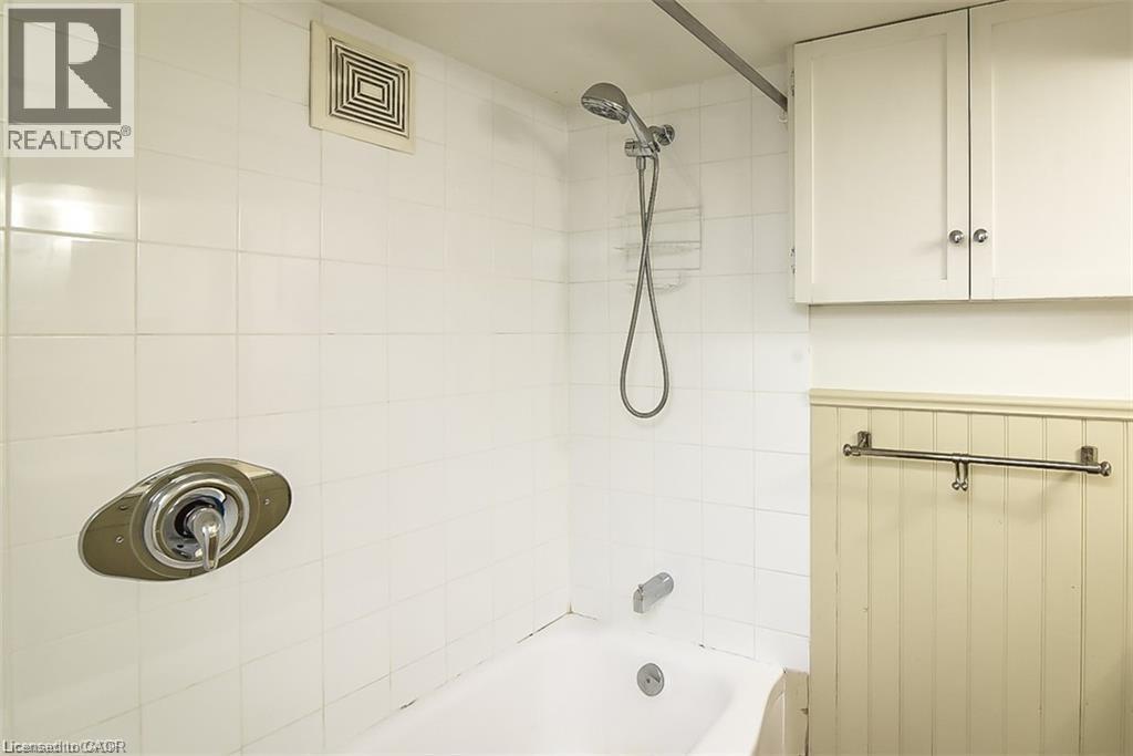 9 Gary Avenue, Hamilton, Ontario  L8S 1Y2 - Photo 5 - 40805739