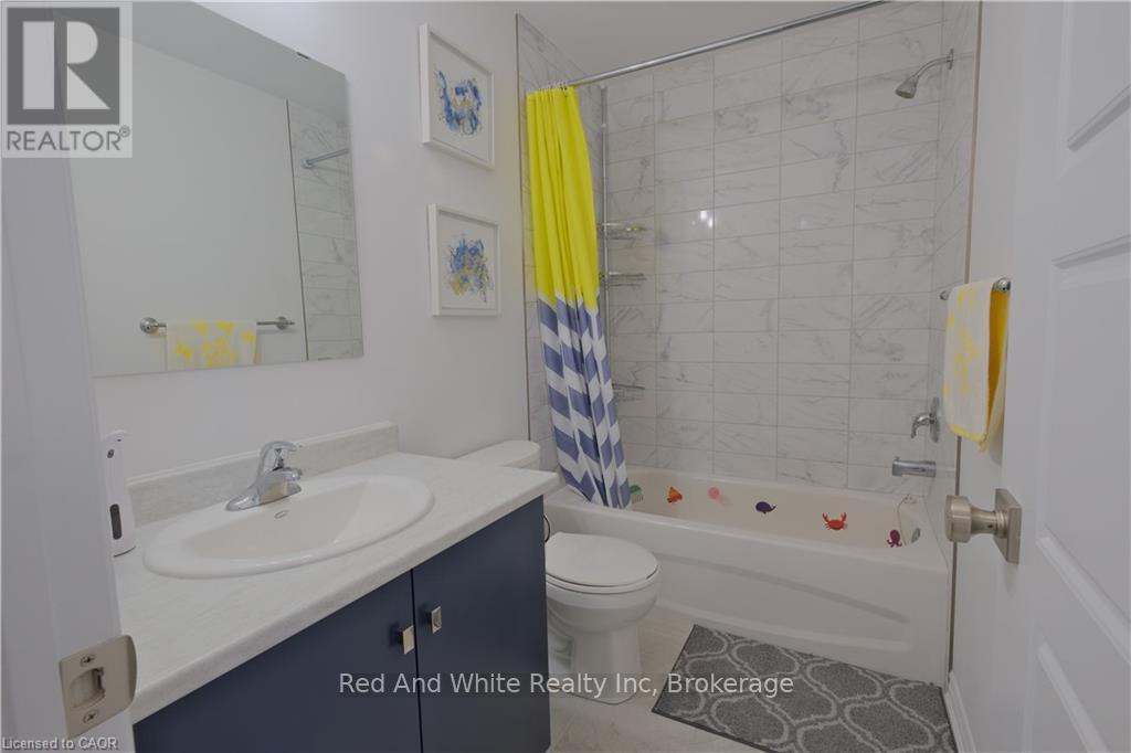 12 Roseberry Lane, Kitchener, Ontario  N2B 0A9 - Photo 13 - X12796560