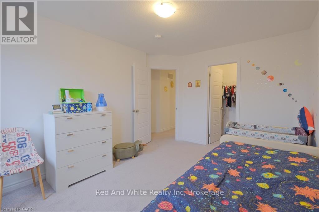 12 Roseberry Lane, Kitchener, Ontario  N2B 0A9 - Photo 16 - X12796560