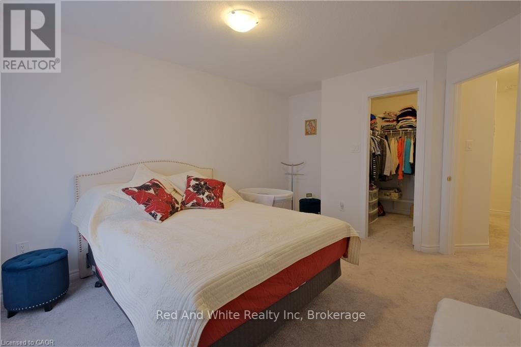 12 Roseberry Lane, Kitchener, Ontario  N2B 0A9 - Photo 17 - X12796560