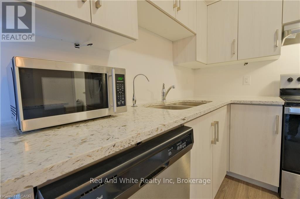 12 Roseberry Lane, Kitchener, Ontario  N2B 0A9 - Photo 6 - X12796560