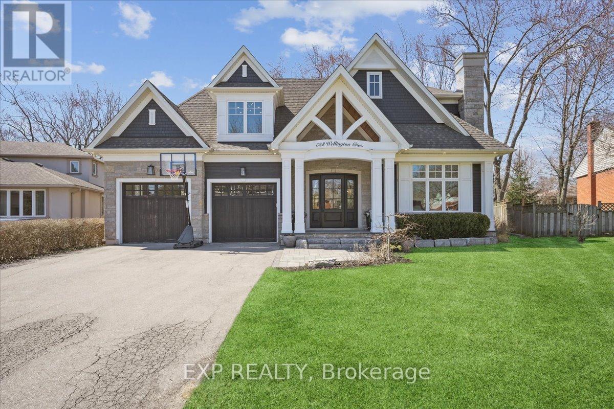 528 WELLINGTON CRESCENT, Oakville, Ontario