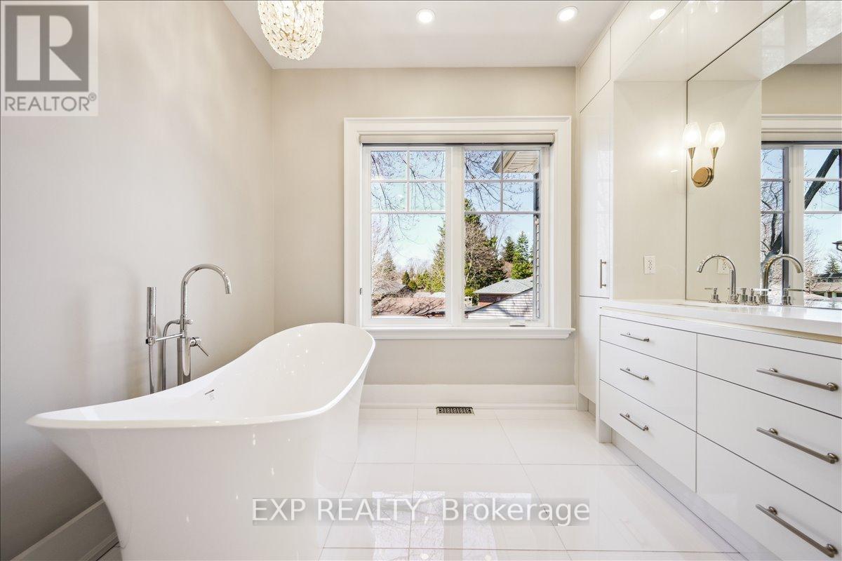 528 Wellington Crescent, Oakville, Ontario  L6L 4X5 - Photo 33 - W12796538