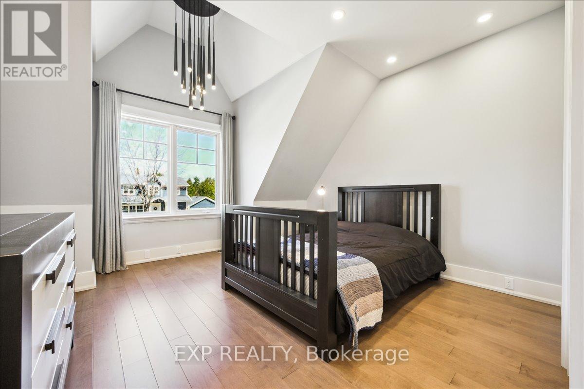 528 Wellington Crescent, Oakville, Ontario  L6L 4X5 - Photo 34 - W12796538