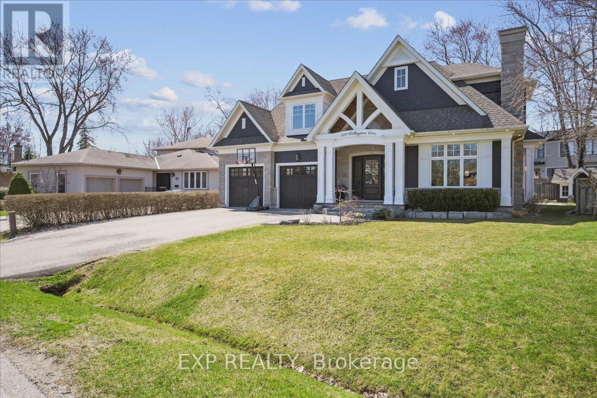 528 Wellington Crescent, Oakville, Ontario  L6L 4X5 - Photo 3 - W12796538