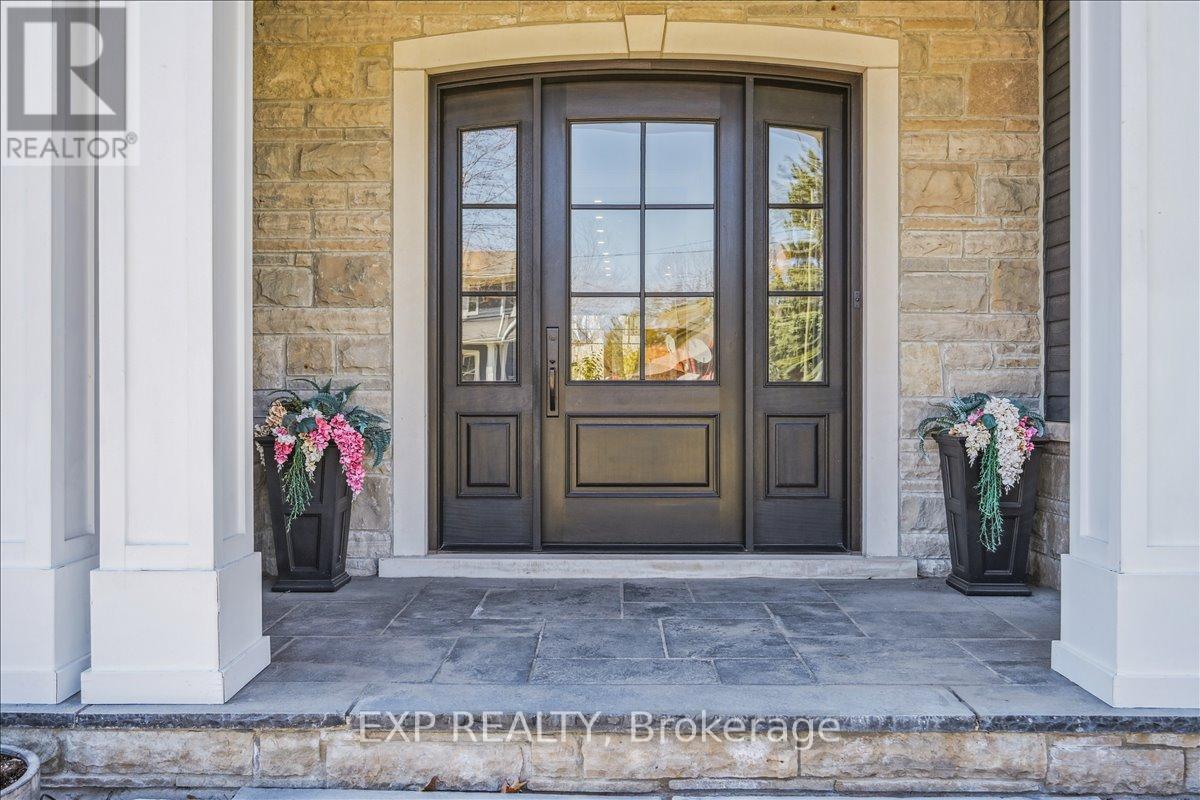 528 Wellington Crescent, Oakville, Ontario  L6L 4X5 - Photo 4 - W12796538