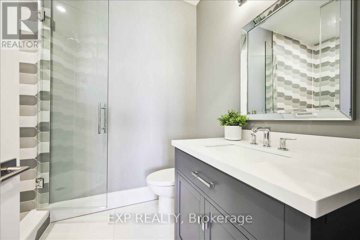 528 Wellington Crescent, Oakville, Ontario  L6L 4X5 - Photo 35 - W12796538