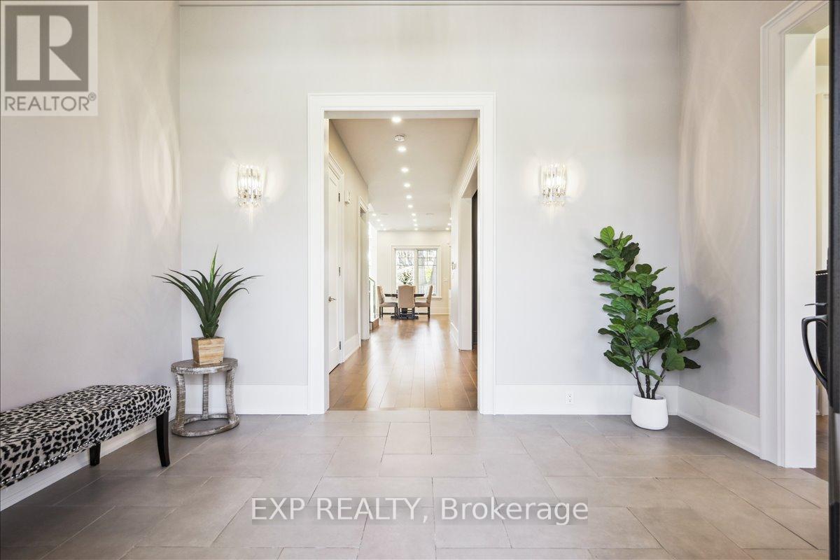 528 Wellington Crescent, Oakville, Ontario  L6L 4X5 - Photo 6 - W12796538