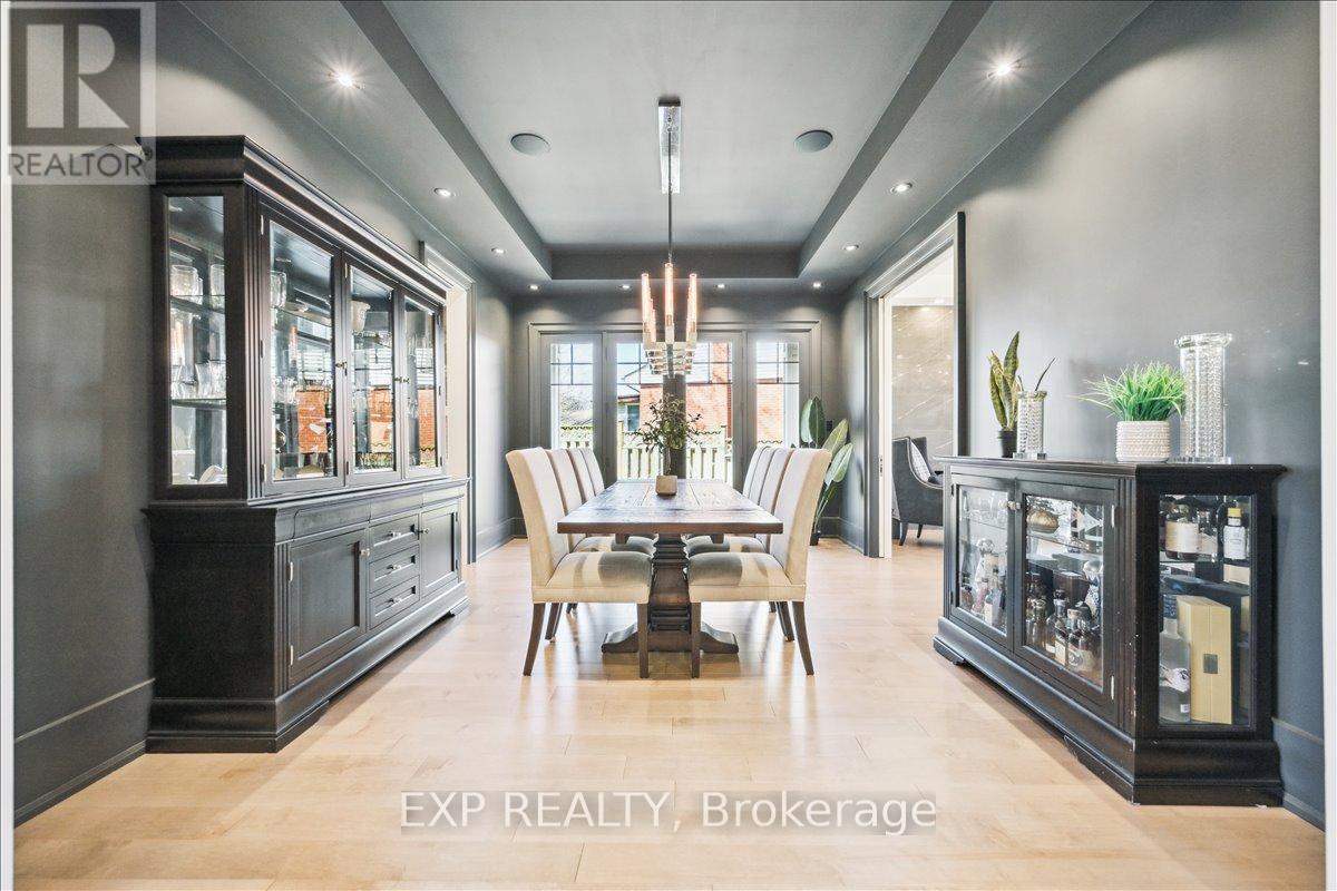 528 Wellington Crescent, Oakville, Ontario  L6L 4X5 - Photo 9 - W12796538