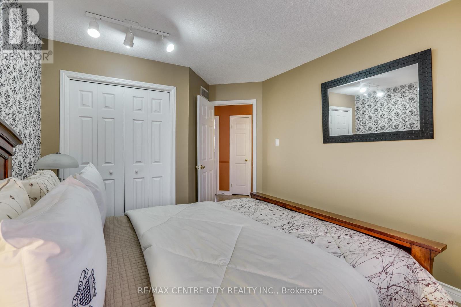 142 Napoleon Drive, London East, Ontario  N5V 4B1 - Photo 24 - X12796468