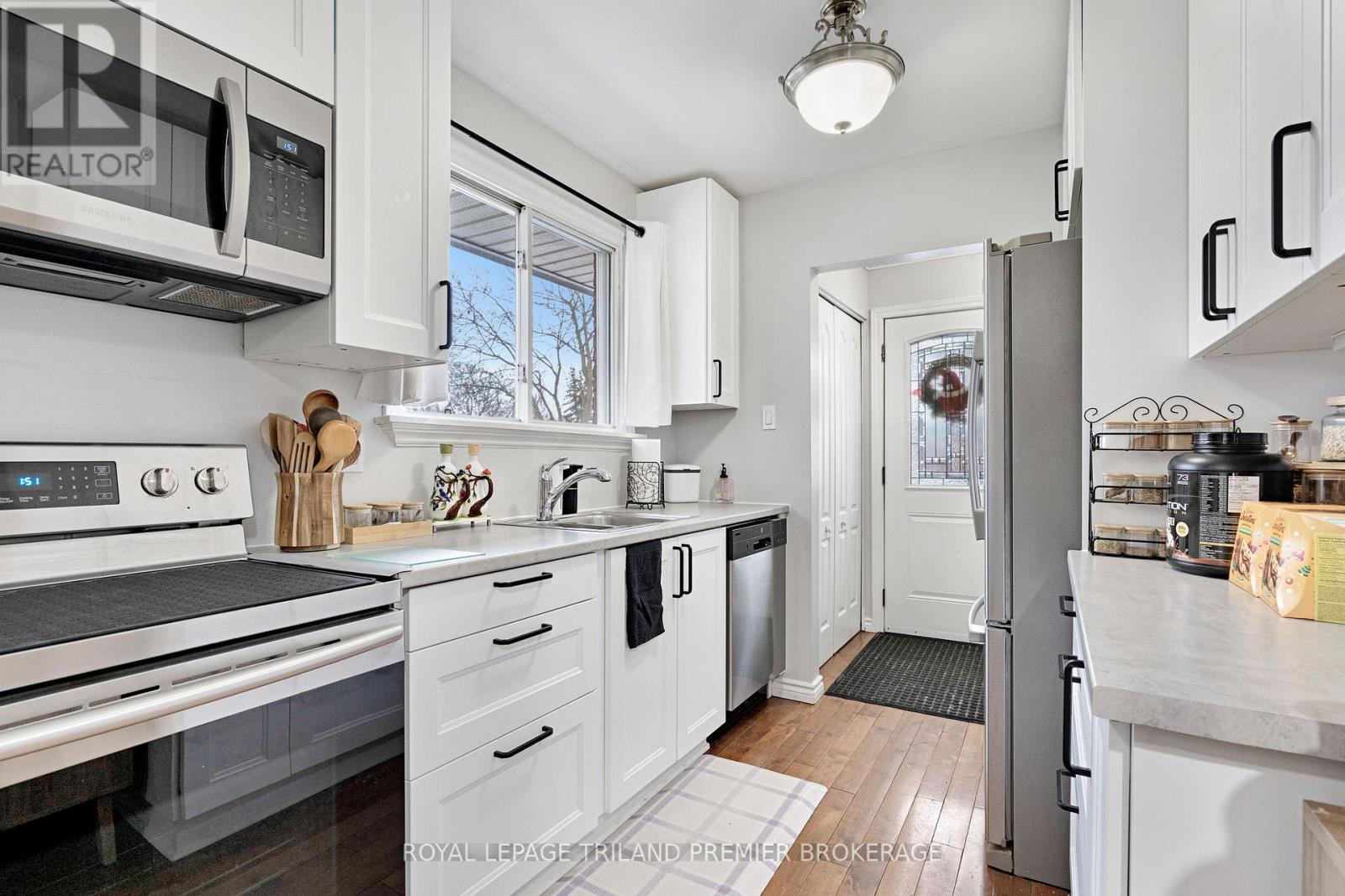 412 Ferndale Avenue, London South, Ontario  N6C 2Y8 - Photo 5 - X12796500