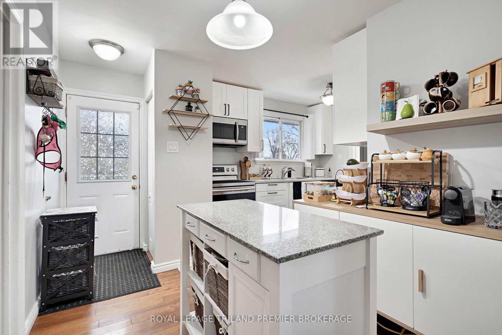 412 Ferndale Avenue, London South, Ontario  N6C 2Y8 - Photo 8 - X12796500