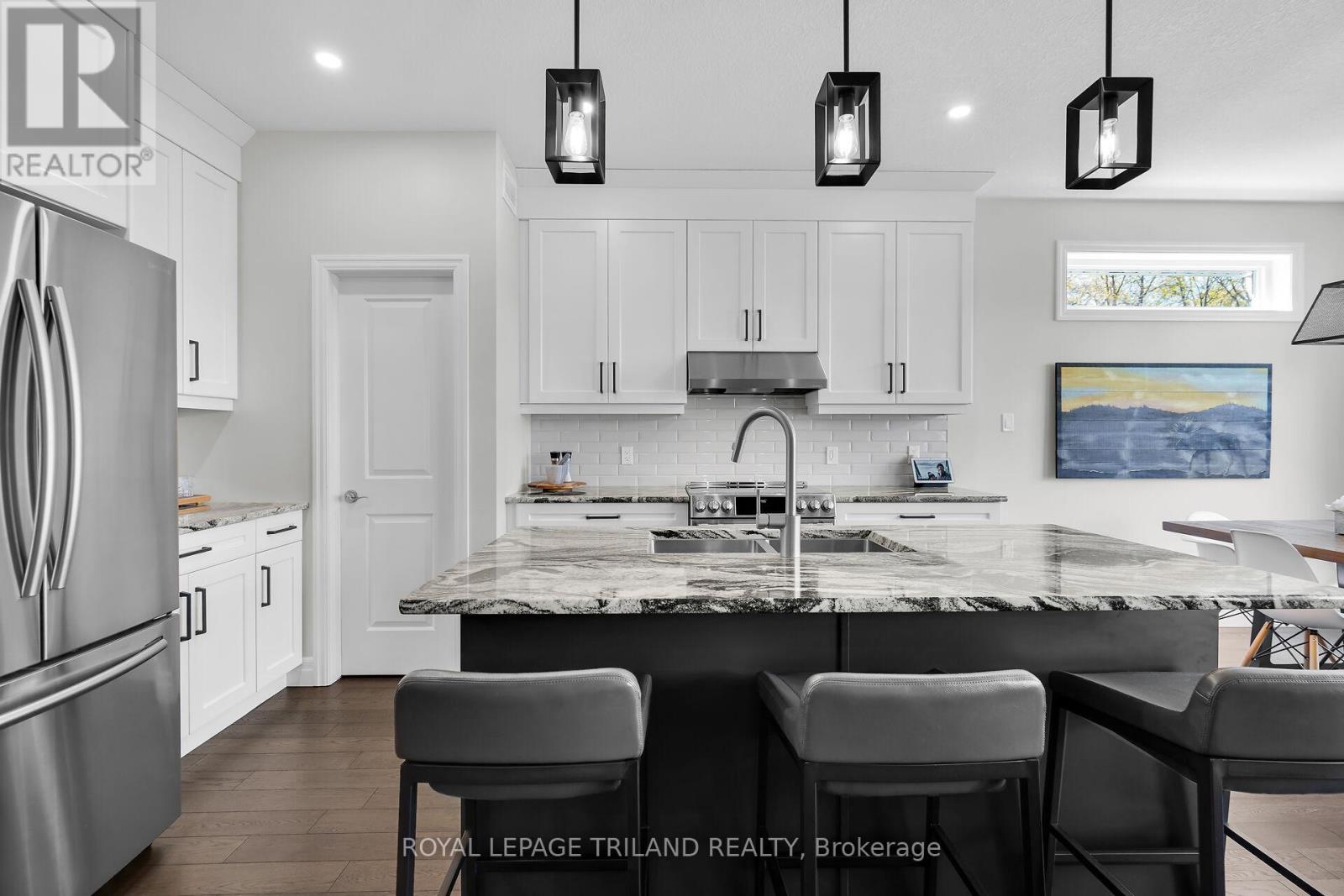 95 Brooker Trail, Thames Centre, Ontario  N0M 2P0 - Photo 12 - X12796520