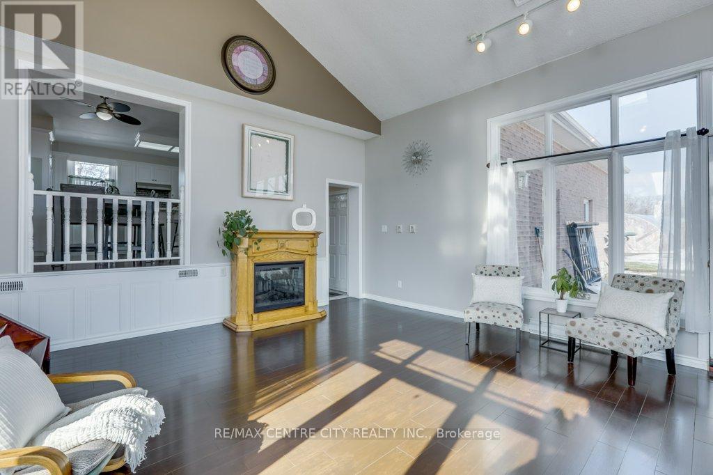 34135 Talbot Line, Southwold, Ontario  N0L 2E0 - Photo 18 - X12796552