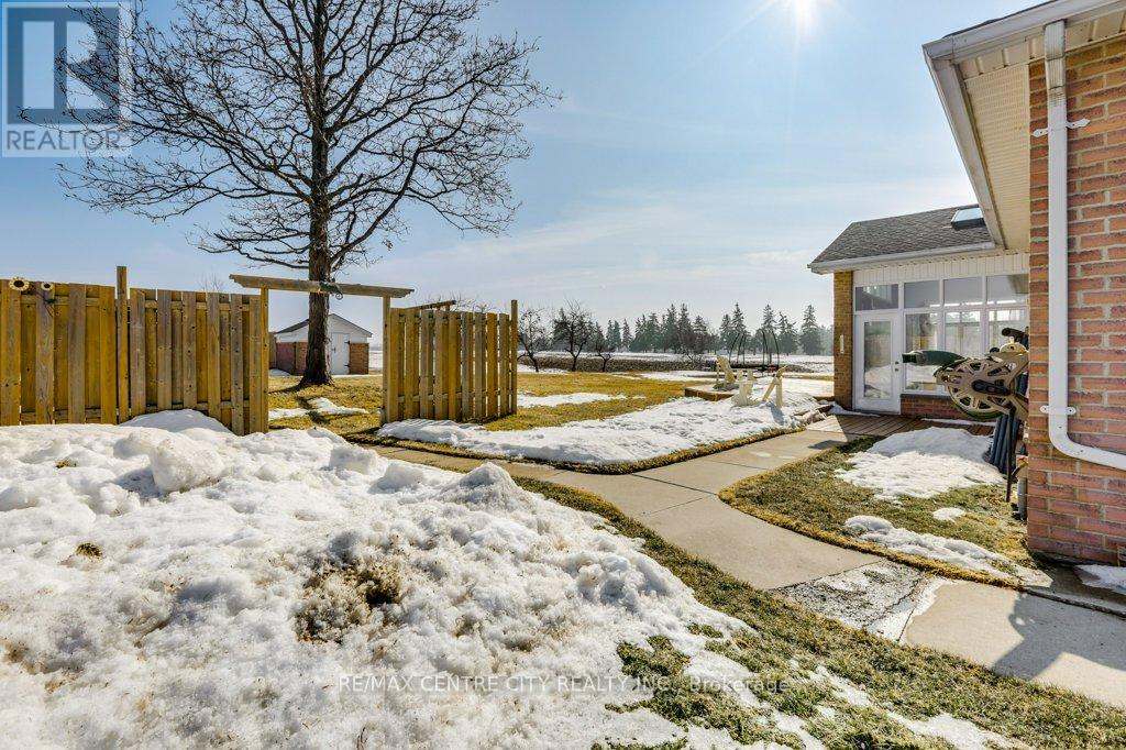 34135 Talbot Line, Southwold, Ontario  N0L 2E0 - Photo 36 - X12796552