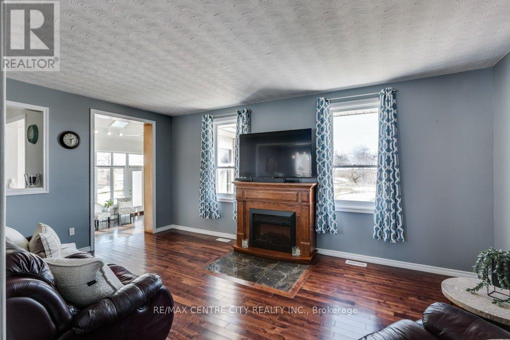 34135 Talbot Line, Southwold, Ontario  N0L 2E0 - Photo 8 - X12796552