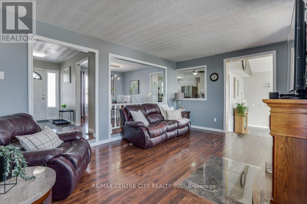 34135 Talbot Line, Southwold, Ontario  N0L 2E0 - Photo 9 - X12796552