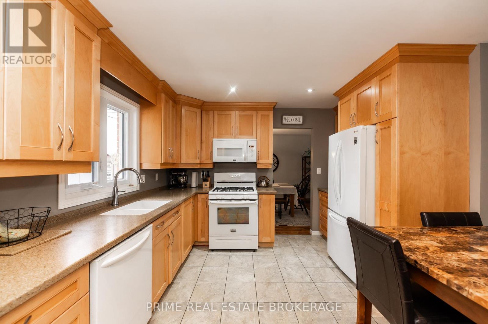 Photo 10 of 41 for 16 Timberlane Crescent